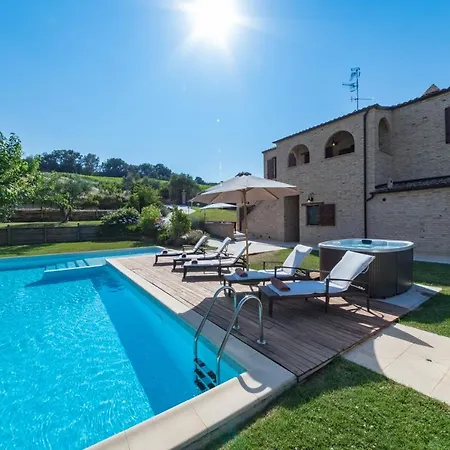 Casale Rosy 6&2, Emma Offida