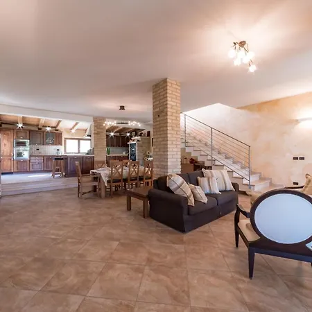 Casale Rosy 6&2, Emma * Offida