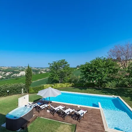Villa Casale Rosy 6&2, Emma Offida
