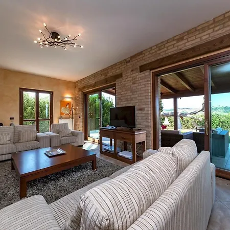 Casale Rosy 6&2, Emma Villa Offida