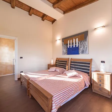 Casale Rosy 6&2, Emma Villa