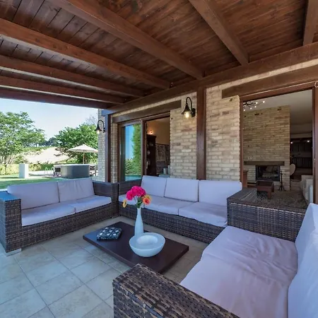 Villa Casale Rosy 6&2, Emma *