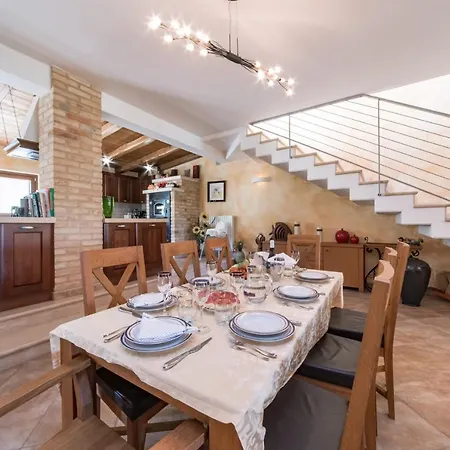 Casale Rosy 6&2, Emma Villa