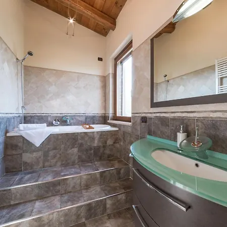 Casale Rosy 6&2, Emma Villa Offida